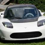 El Ãºltimo Tesla Roadster estÃ¡ en venta, pero no te lo vas a llevar a casa por menos de un millÃ³n de euros