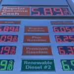 Los precios de la gasolina en California caen por debajo de los $6 el galÃ³n por primera vez desde mayo