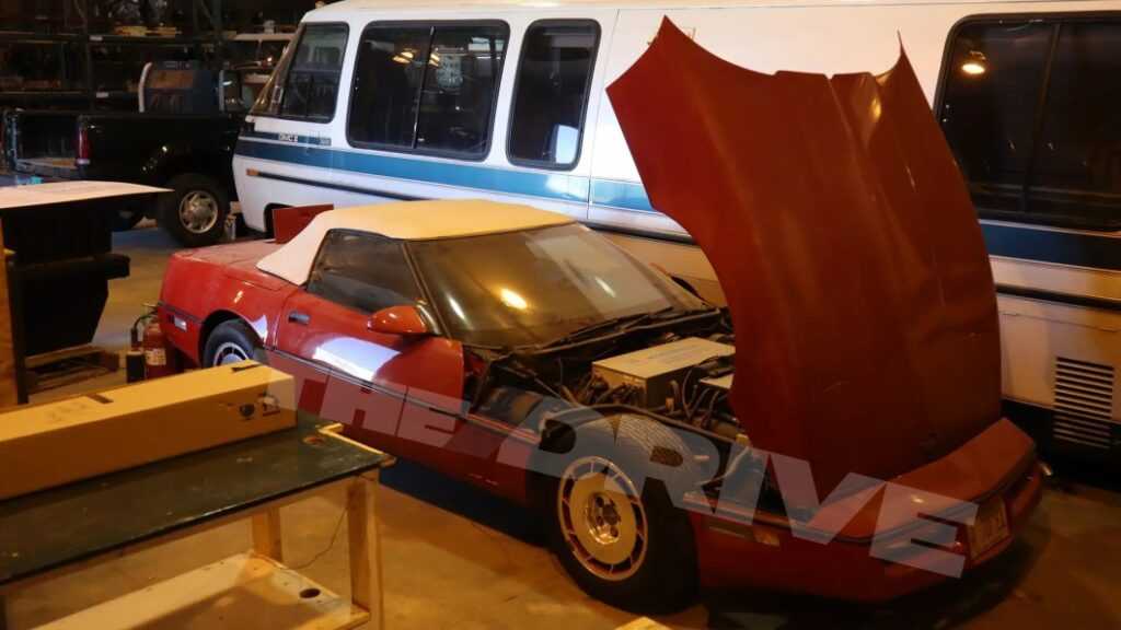 Chevy Corvette C4 eléctrico construido por Motorola encontrado en un vertedero de Illinois